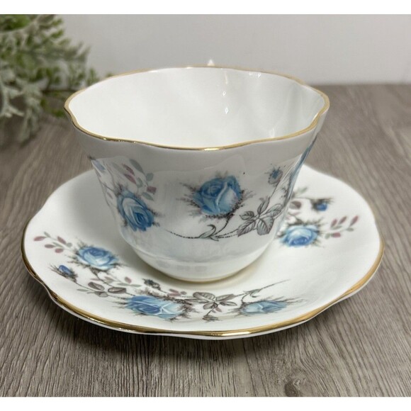 Vintage Royal Dover Bone China England Teacup & Saucer Blue Grey Roses Gold Trim - Picture 5 of 7